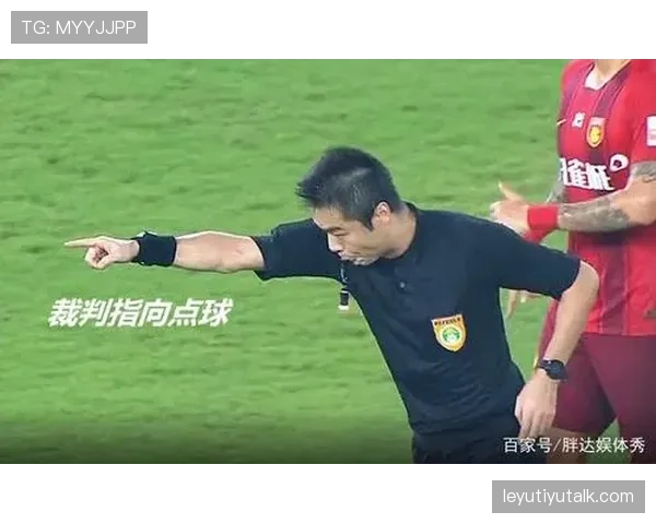 先触球不一定犯规,这种情况裁判如何判罚? 先触球不一定犯规,这种情况裁判如何判罚?