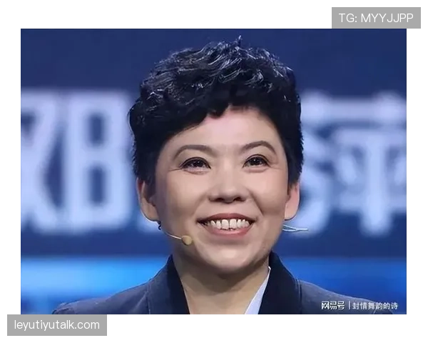 邓亚萍手提塑料袋逛菜市场，车库里却停着一辆让我怀疑人生的超跑